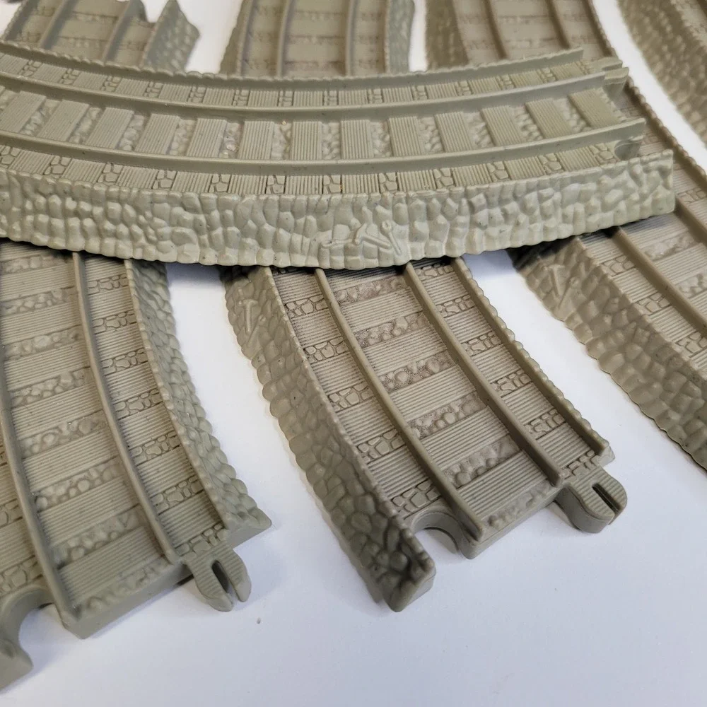 Thomas The Tank Engine Track Pieces Curved Lot Green Brown T5007 Mattel 2010‎